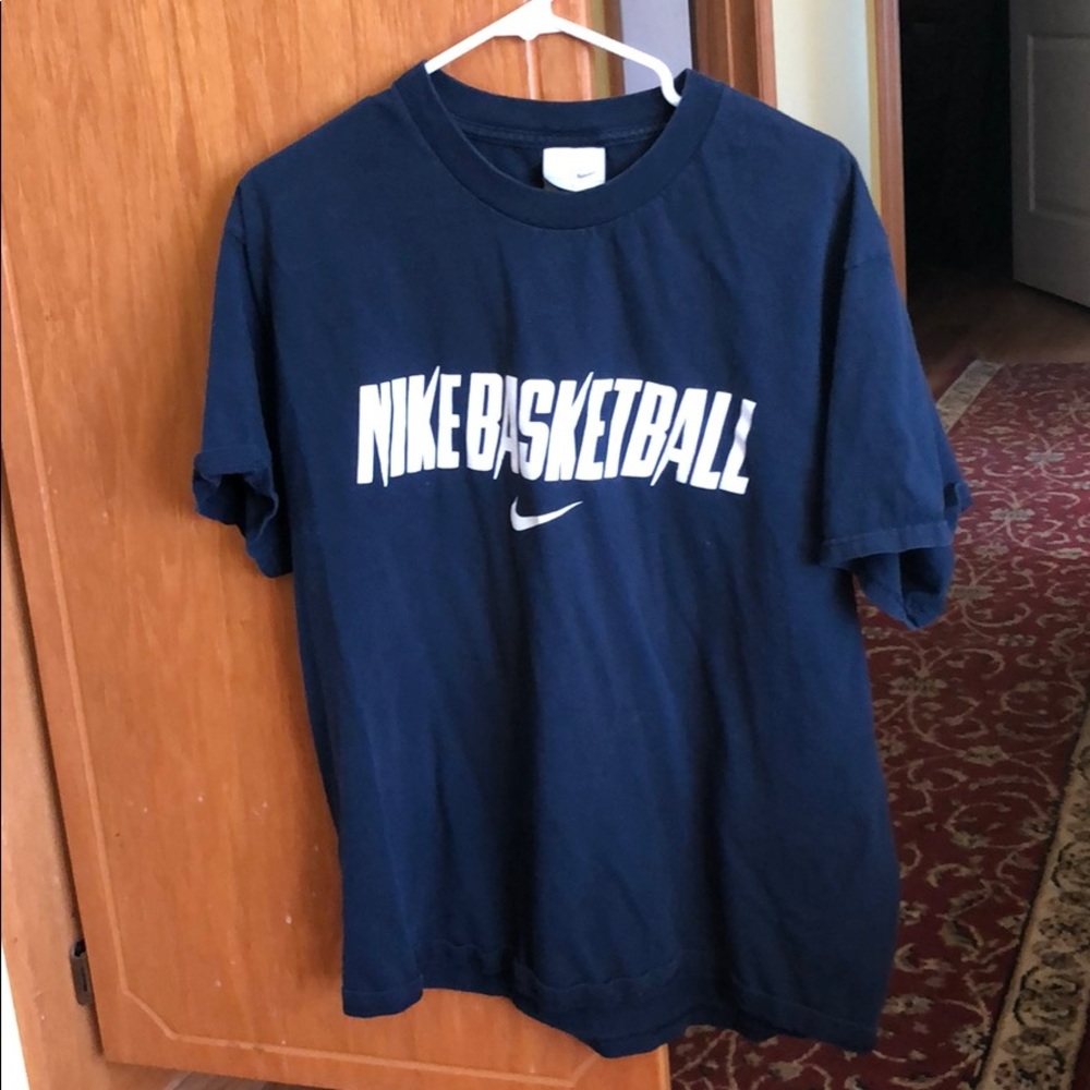 Nike basketball shirt like new